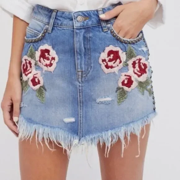 Free People Embroidered Wild Rose Denim Mini Skirt Size 26/2 - Picture 2 of 7